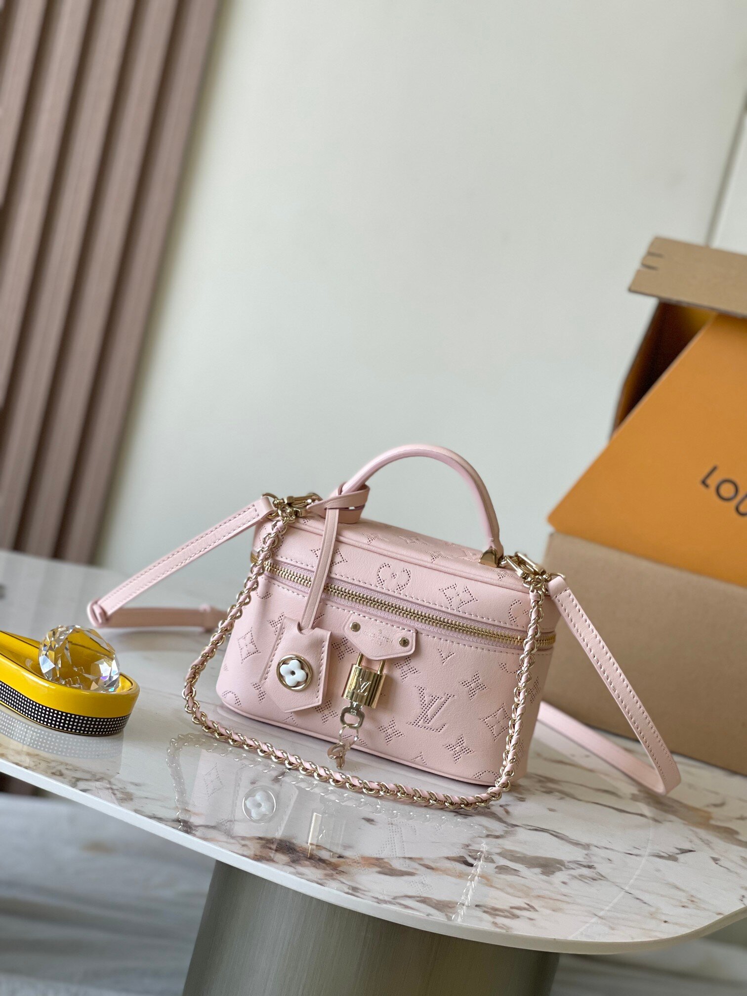 LV M11298 pink